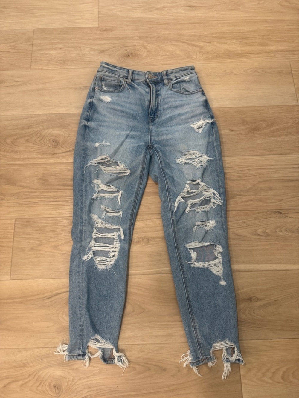 American Eagle Classic High-Rise Distressed Women’s Jeans - Light Blue 2